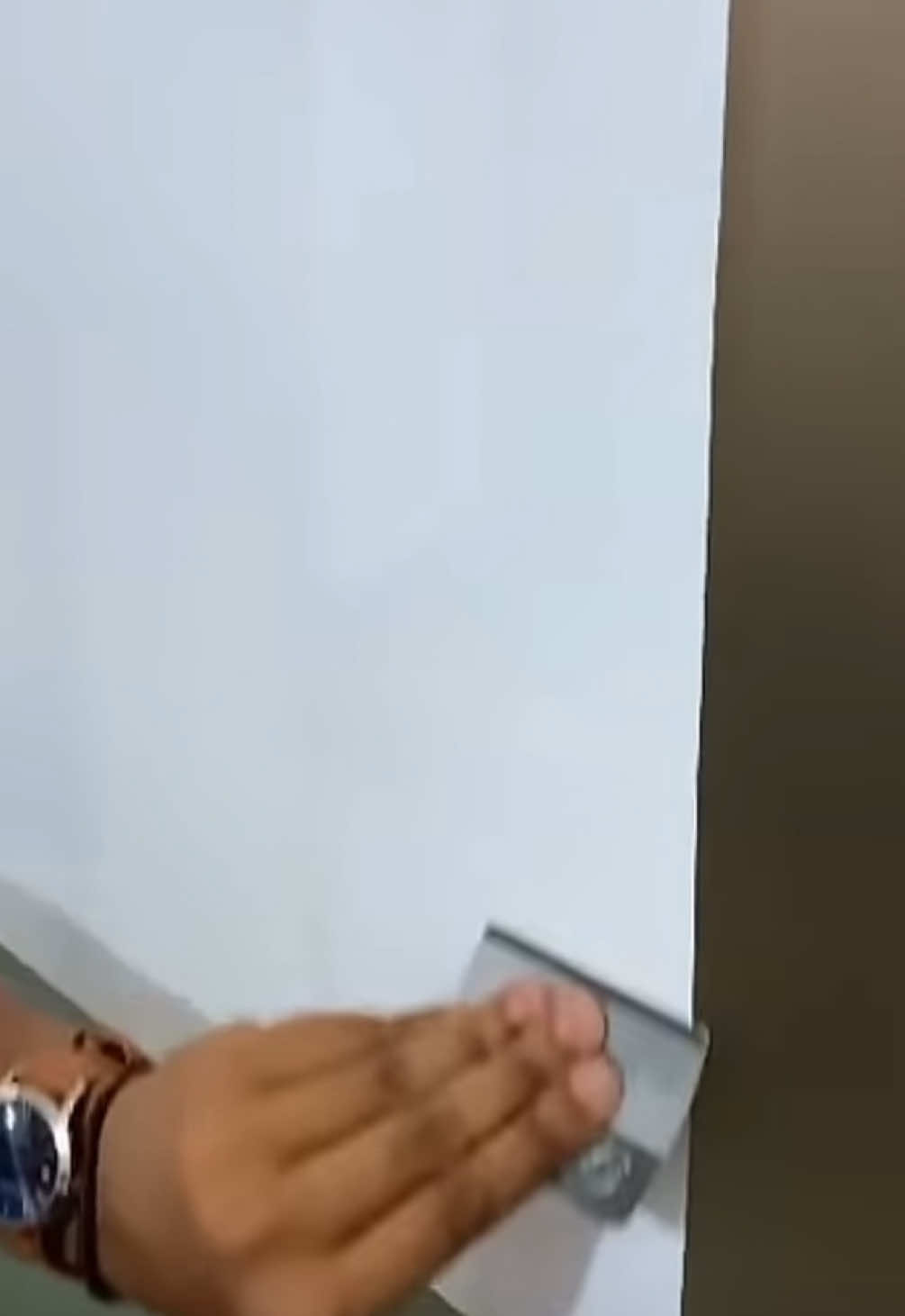 🚨 NEW PRODUCT ALERT 🚨 Tired of writing on your mirror? The Roll Whiteboard is here to save the day! 📝 No drilling, no mess – just peel, stick, and get organized! Affordable, easy to use, and perfect for students. 🙌 Hit play to see how this simple hack can level up your study game! #LifeHack #RollWhiteboard #Affordable #StudentEssentials #OrganizationGoals #NoDrillingNeeded #StudyHack #AffordableSolutions #StudentMustHave #studytok #student #worksmart #fyp #genz #ShopFast #wintermusthaves#trending #trend #trendingvideo #trendingnow 