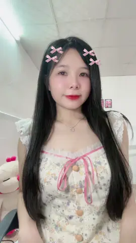 Mỗi ngày em chọn một niềm vui 🌷 Chọn tới chọn lui hết luôn một ngày🖤🖤🖤 #yeudoichutne♡ #ebe