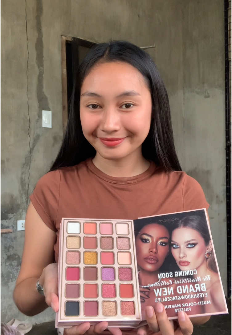 soafer pretty!! 78 colors na sya mga sis! ang convenient kasi all in one na to ang makeup palette na to. #makeuppalette #igoodco #igoodcopalette #igoodcoeyeshadow #igoodcobookpallete #igoodcomakeup #igoodcomakeupbook #bookpalette #trendingmakeup 