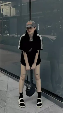 Women Outfit Idea #OOTD #ootdinspiration #ootdinspo #outfit #outfitideas #outfitinspo #outfitinspiration #StreetStyle #streetwear #ellemagazine #voguemagazine 