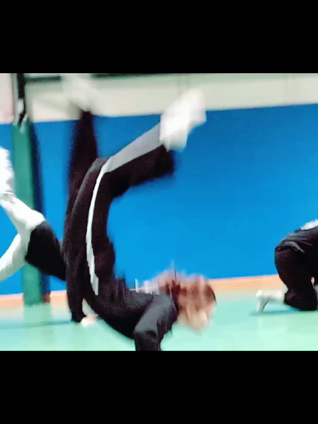 #videoviral #floorworktraining #dance #contemporarydance #danceclass #dancereels #italy #varese 