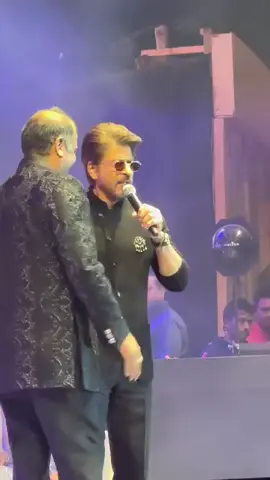 Sharukh Khan sir se bhi mil liye aakhir 🫶🏻♥️ #dollychaiwalla #dollykitaprinagpur #trendingreelsvideo #viralvideo #dollykitapri #sharukhkhan