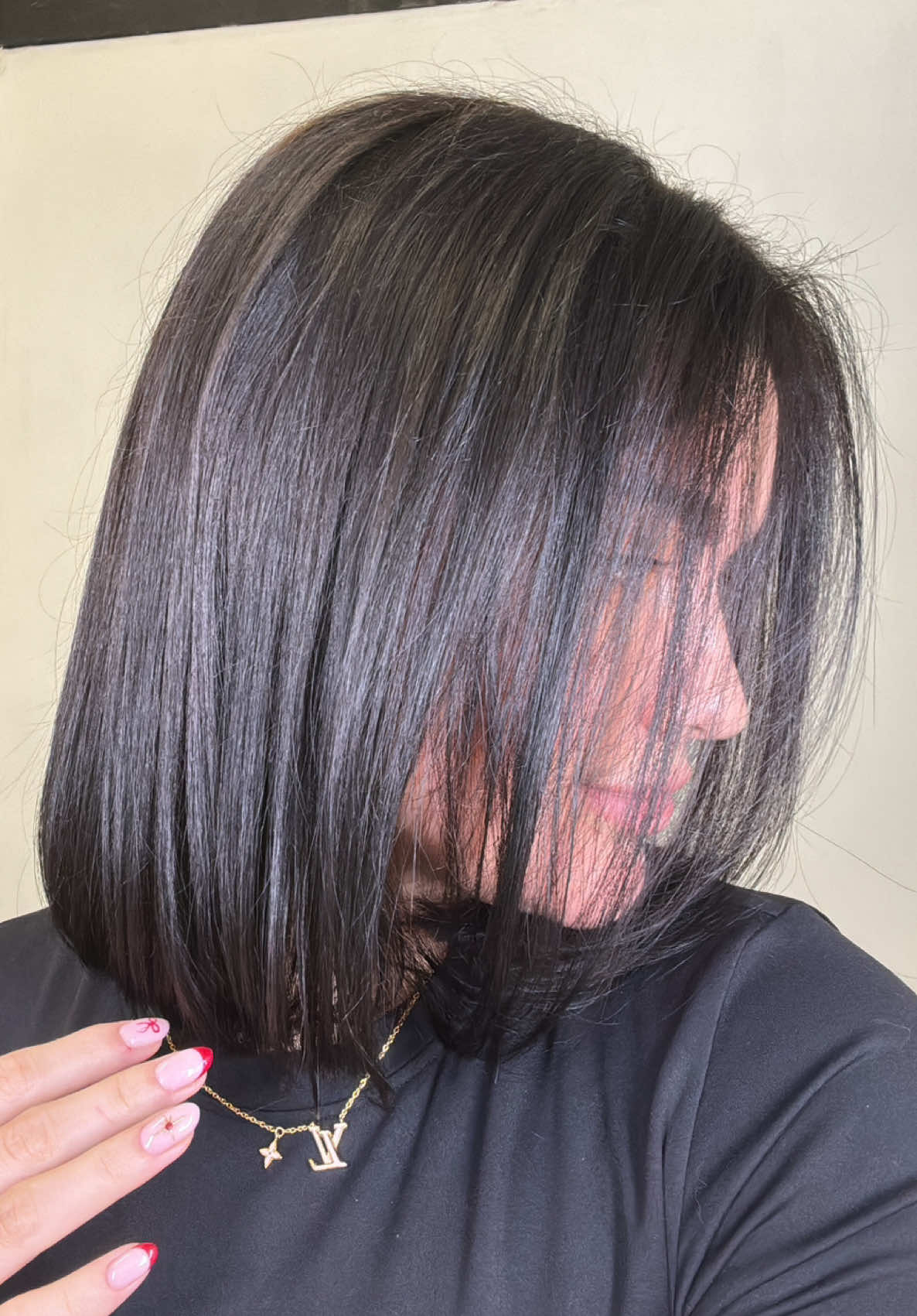 I had an itch, so I scratched it 💇🏽‍♀️💇🏽‍♀️ #bobhaircut #winterchop #winterhairtrends #hairstyleinspo #shorthairstyles #shorthairideas #hairtransformation #longtoshorthair #hairtiktok 