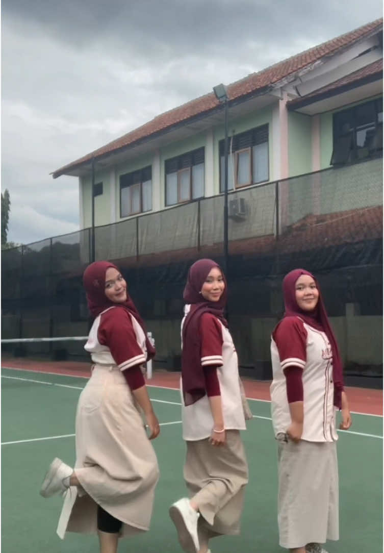 outfit check! #yearbook #jersey #yb 