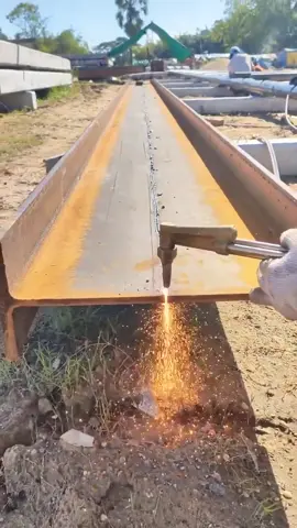 可怕的张力，请安全规范操作！  #铆工 #焊工 #切割技巧