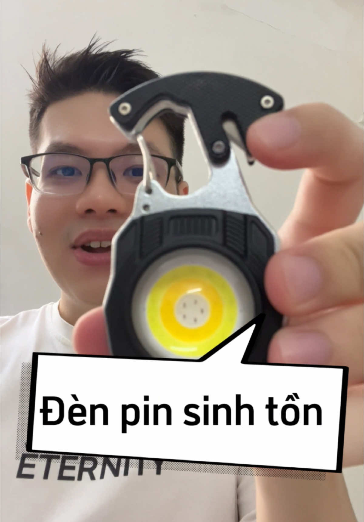 Đèn pin sinh tồng rất phù hợp cho anh em hay đi rừng, cắm trại, câu cá #sonsoisang #kocnet #denpin #denpinsieusang #denpinmini #denpinminisieusang #denpincamtay #denpinsinhton 