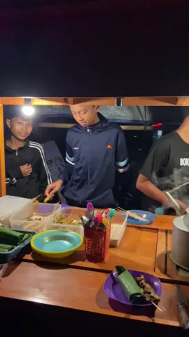 bocil bocil smp lagi🫵🤙#angkringan3saudara #angkringankece #kroyakeren #kroyacilacap #bakolkece🙌 