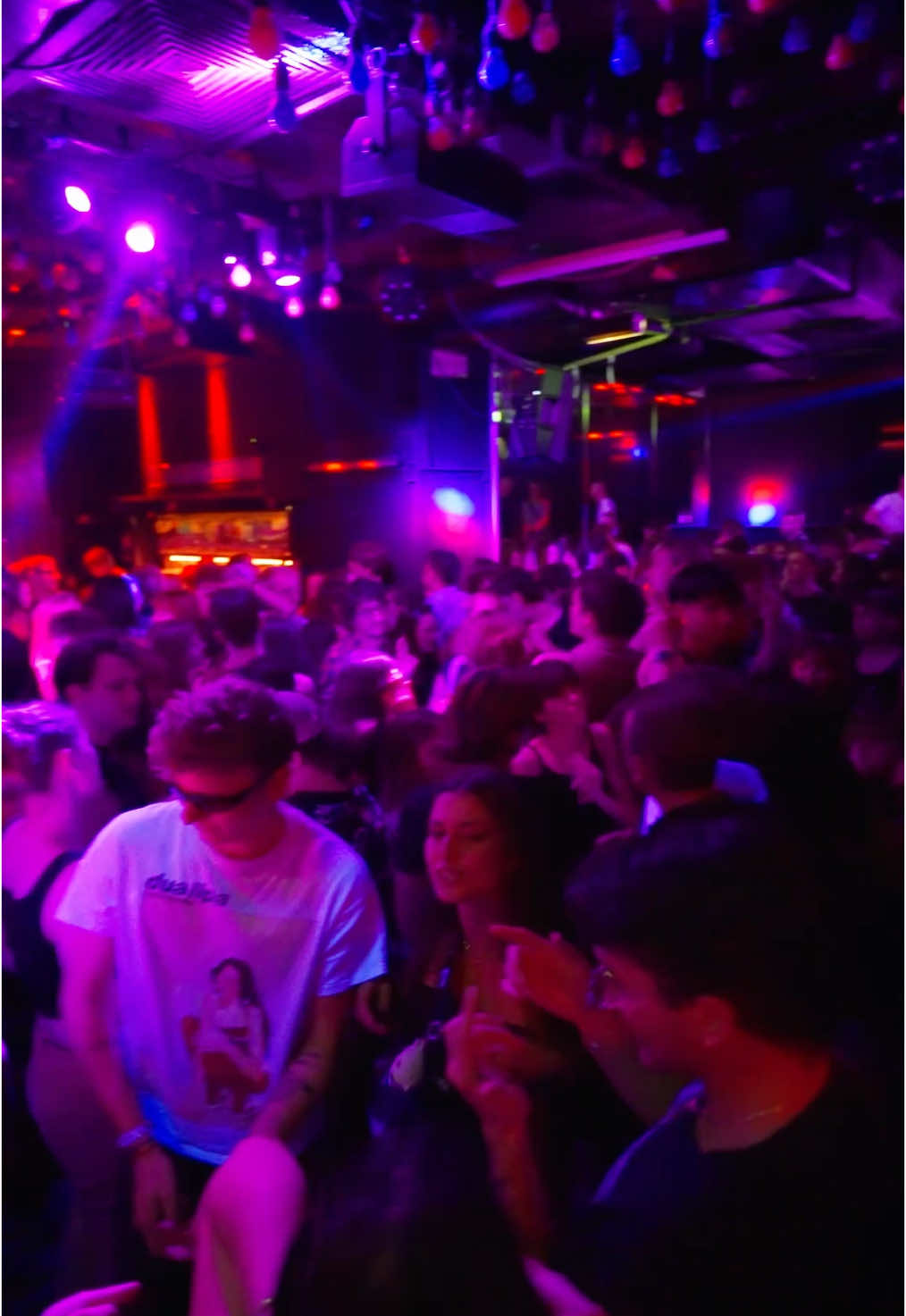 the crowd understood the assignment! 👌🏻#vienna #party #fyp #foryou #foryoupage #viral #trend #explore #Throwback #kesha #2000sMusic #Y2KThrowback #NightOut #NightClubVibes #DancefloorEnergy #ClubVibes #DJSet #PartyMode #DanceParty #GoingOutTonight  #POV #singalong #MillennialCore  #BestThrowbackSong #DanceChallenge #CrowdGoesWild #Banger #ViralMoment #ClubNight #PartyVibes #Dancefloor