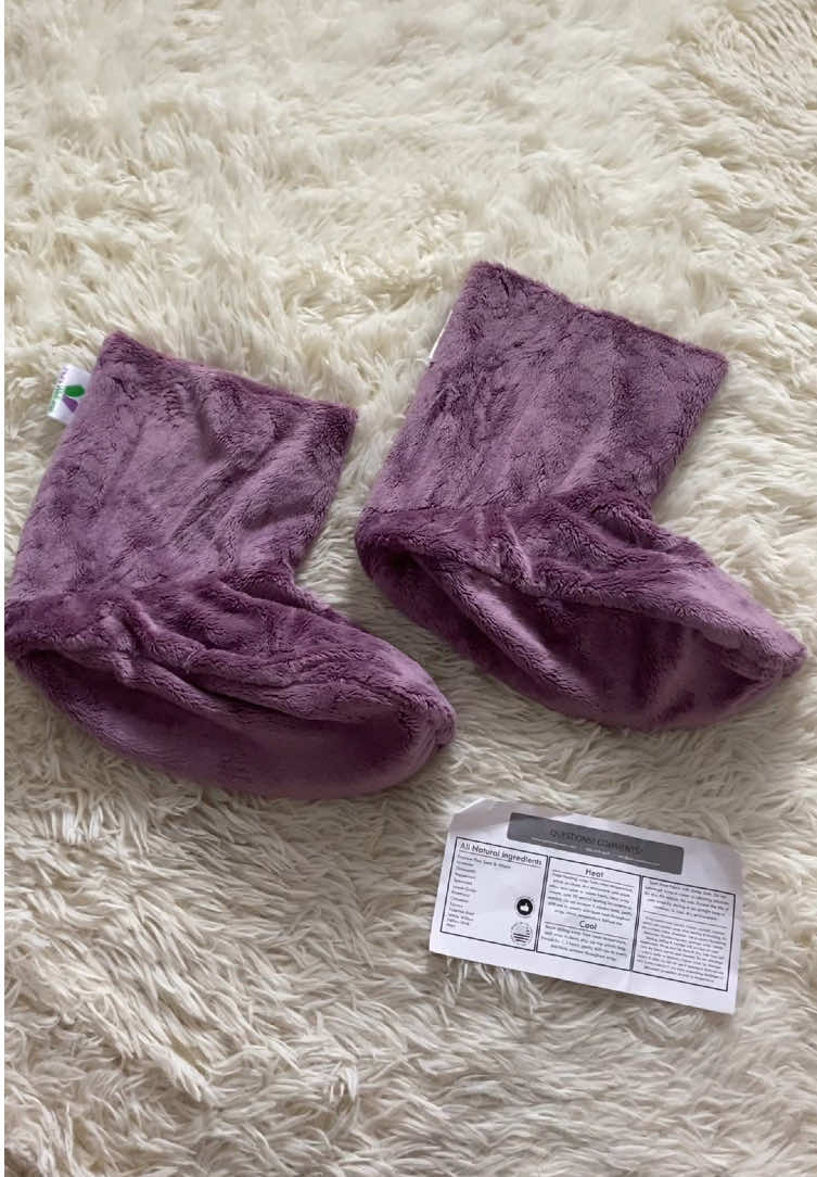 Heat or Cool Sock Slippers can be warmed in the microwave or cooled in the freezer & come in different colors #socks #slippers #holidayhaul #giftguide #tiktokshopholidayhaul 