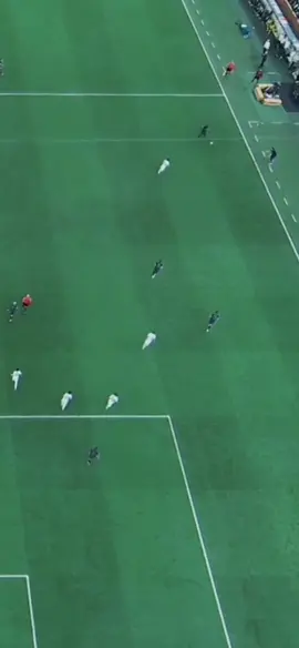 🇦🇷✨ EL GOL QUE DEFINIÓ UNA FINAL: DI MARÍA EN TODO SU ESPLENDOR 🌍🏆 18 de diciembre de 2022, 12:39 hs. Una jugada de ensueño que quedará para siempre en la historia del fútbol: Ángel Di María culminó una brillante contra con un toque sublime, marcando uno de los goles más hermosos del Mundial de Qatar. ⚽💥 Con una cámara aérea que captura toda la magia, revivimos cómo Mac Allister asistió con precisión quirúrgica y Fideo, con su clase inigualable, la mandó a guardar. Este gol fue más que una obra de arte; fue el golpe que consolidó el dominio argentino en una final inolvidable. 🌟🇦🇷 Hoy, a dos años de aquel momento, seguimos emocionándonos al revivir este golazo que fue puro fútbol y pasión. 🎥 Mira el gol con la toma aérea aquí: [🎥] . . . #DiMaria #Golazo #ArgentinaCampeón #Qatar2022 #DosAñosDeGloria #LaScaloneta #FútbolArte #CampeonesDelMundo #SelecciónArgentina #GolHistórico #OrgulloArgentino #FútbolDePrimera 🇦🇷⚽✨