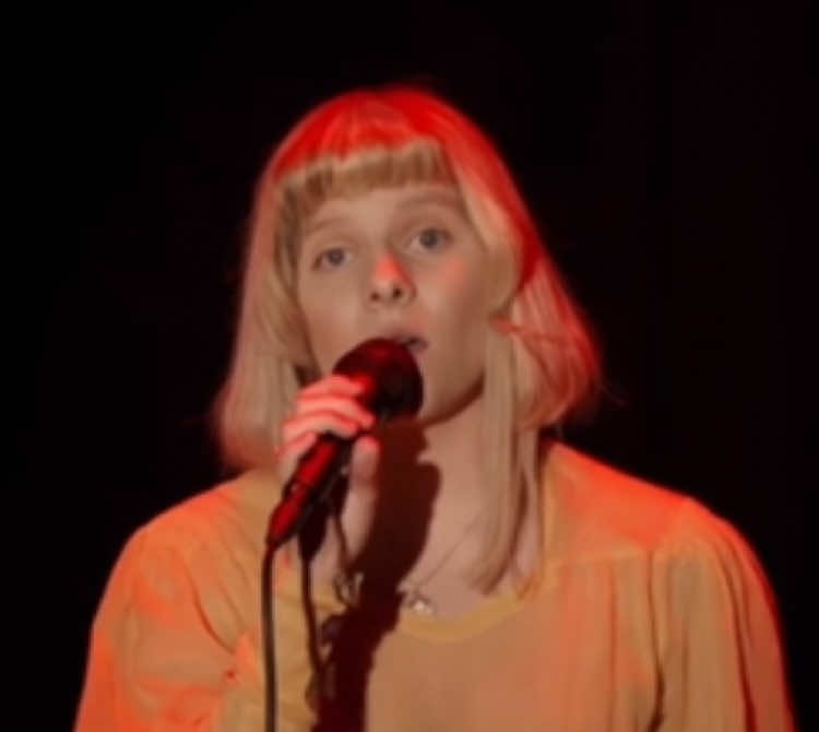 Aurora - Dance on the Moon (live version) #auroraaksnes #singer @AURORA 