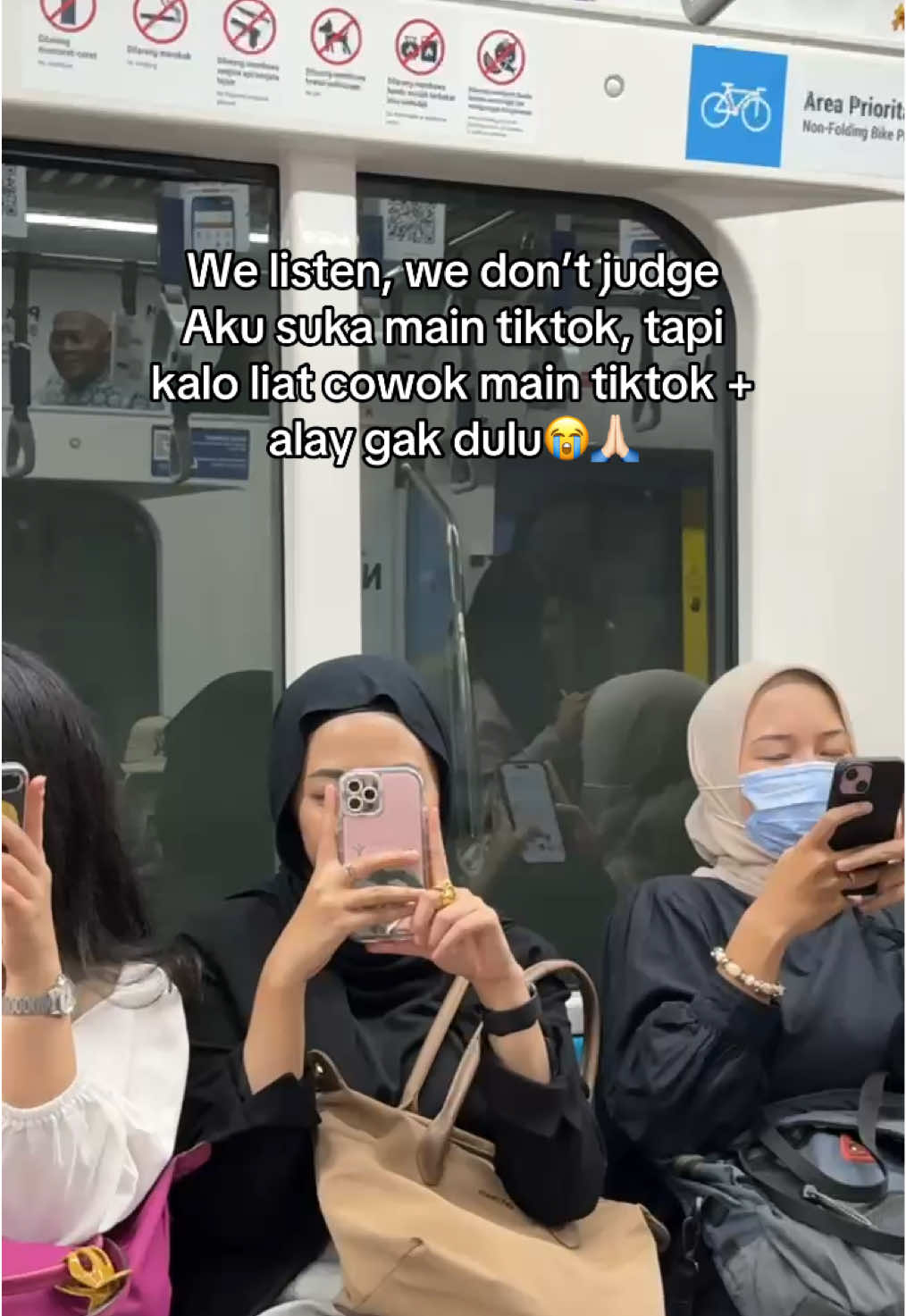 Jangan di judge tolonkk 😭🙏🏻 #welistenwedontjudge #trend #fyp #fypp #foryou #outfit #POV #foryoupage 