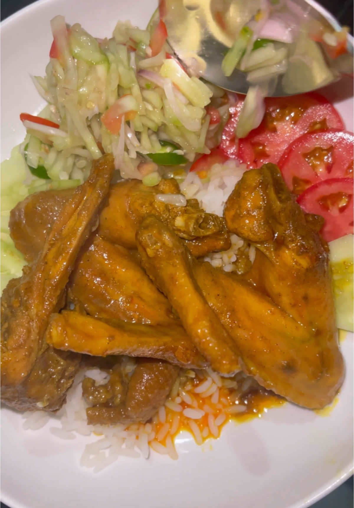 ডিনারে রান্না করলাম ঝাল ঝাল লাল চিকেনের ঝোল😋সাথে ভেজিটেবল নুডলস। Fb page: meeras vlog 