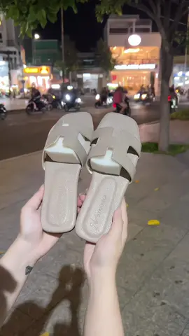 Dép xinh zá xịn xò zá chỉ #100k 2 đôi freeship luôn ạ #depnu #depquaingang #depnuthoitrang #depnuhottrend #xuhuong #xuhuongtiktok #videotiktokviral #xuhuongtiktok2024 
