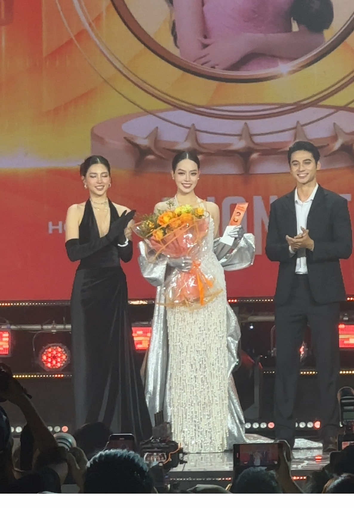 Thuỷ rất vui khi nhận được giải thưởng “Mỹ nhân của năm” lần này, cám ơn mọi người đã luôn yêu thương và ủng hộ Thuỷ 🥰 #huynhthithanhthuy #missinternational 