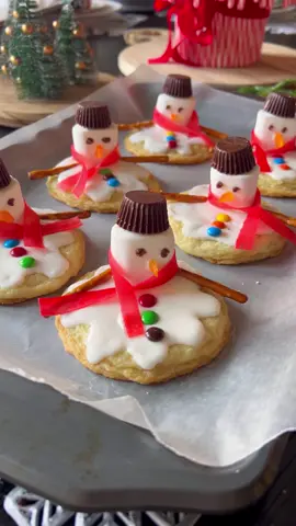 I'm partnering with @Kroger and sharing these cute snowman cookies with our neighbors to help spread joy this holiday season. When you share your food you share your heart. Join the Share Food, Share Love Recipe Challenge this holiday season by sharing a recipe with someone and tagging Kroger! Use #KrogerShareFoodShareLove #KrogerHoliday