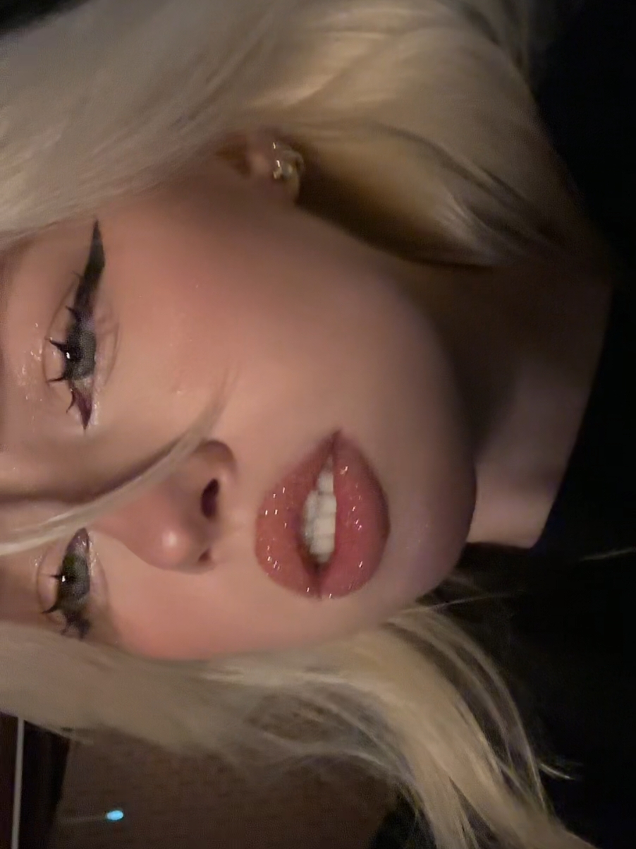 Sheglittary in shade pretty glitter lips ✨️ 