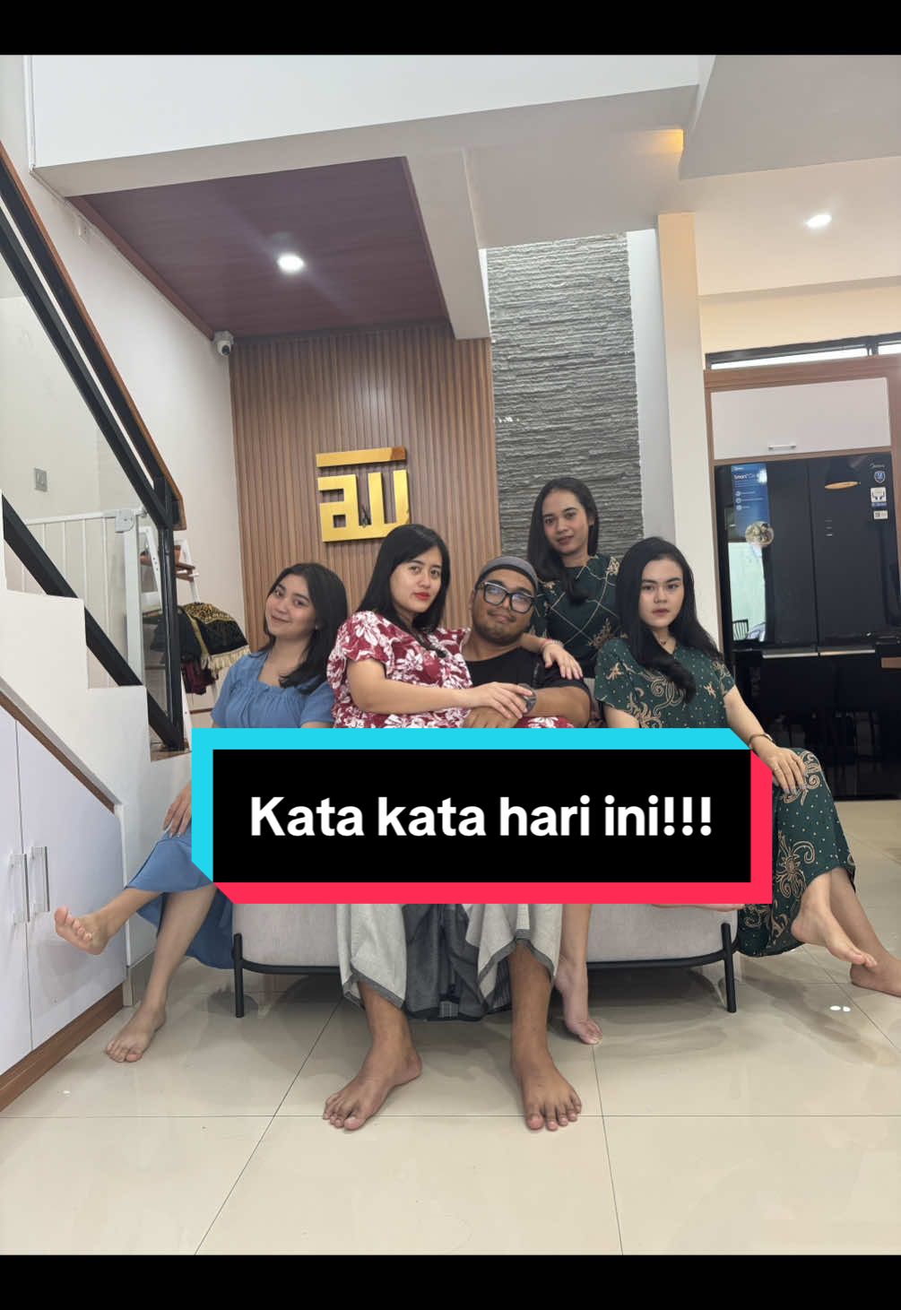 Makan ketupat di lempar batu Kalo bisa 4 kenapa harus 1