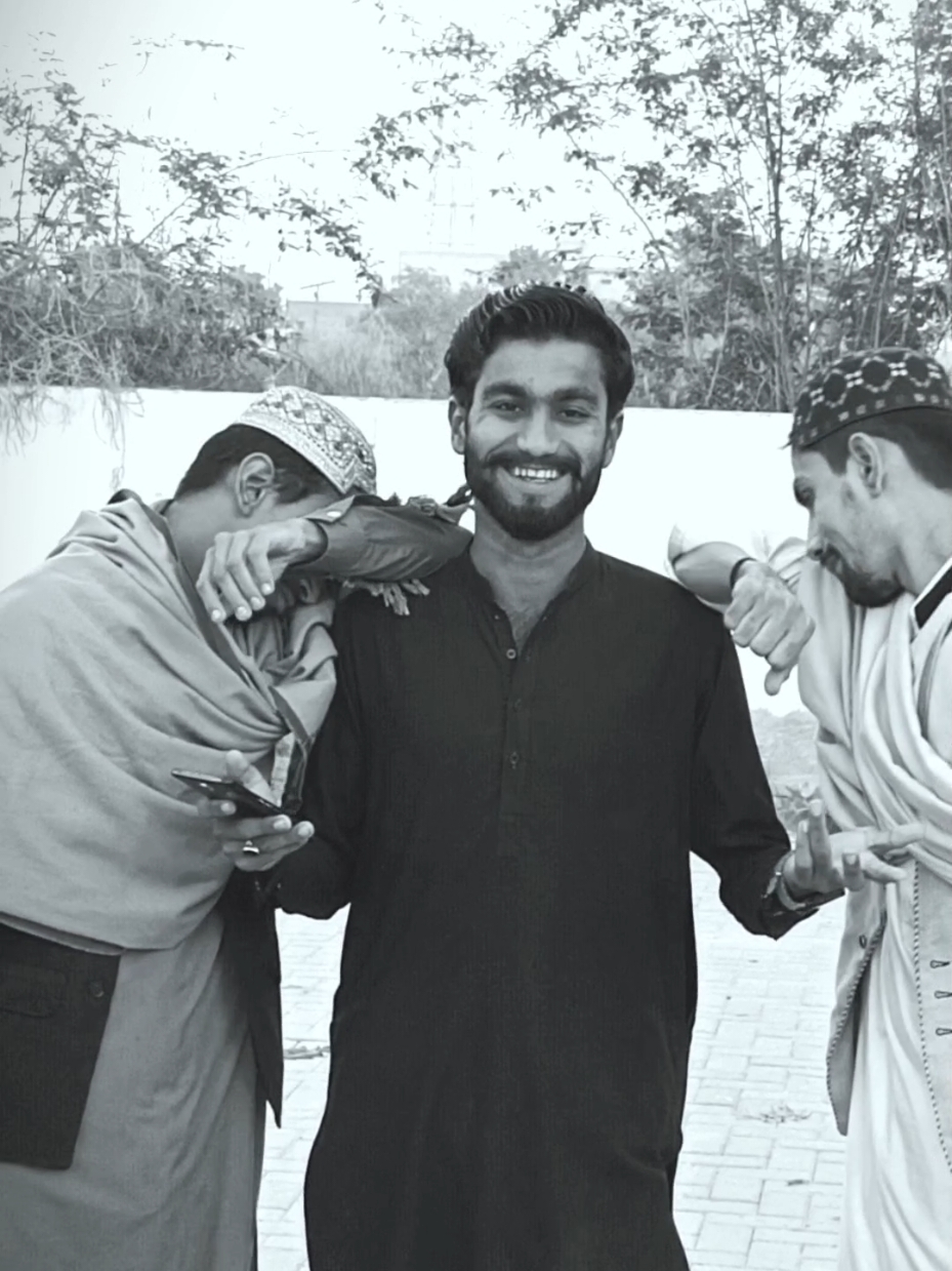 liaqat_tarzan_kan 🤣🤣 #tarotreading #funny #viraltiktok #liqat_tarzan_kanyouTube #sajidshp #sajid #foryou Soo more@Sonia Xhaikh @Deedar Malik 