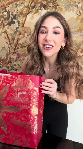 SEM ACREDITAR 🥹🤩🤍gostaram?! Quem mais gostaria de ganhar no Natal algo especial assim da @Carolina Herrera???🎄Já fica a dica pra pedir ou pra comprar pra alguém especial hehe 🎁  #tiktokbeleza #maquiagem #carolinaherrera #dicademaquiagem #perfume #fragrancia #maquiagemtiktok #maquiagemimportada #presentedenatal #presente #unboxing #naylasaab *pub|i