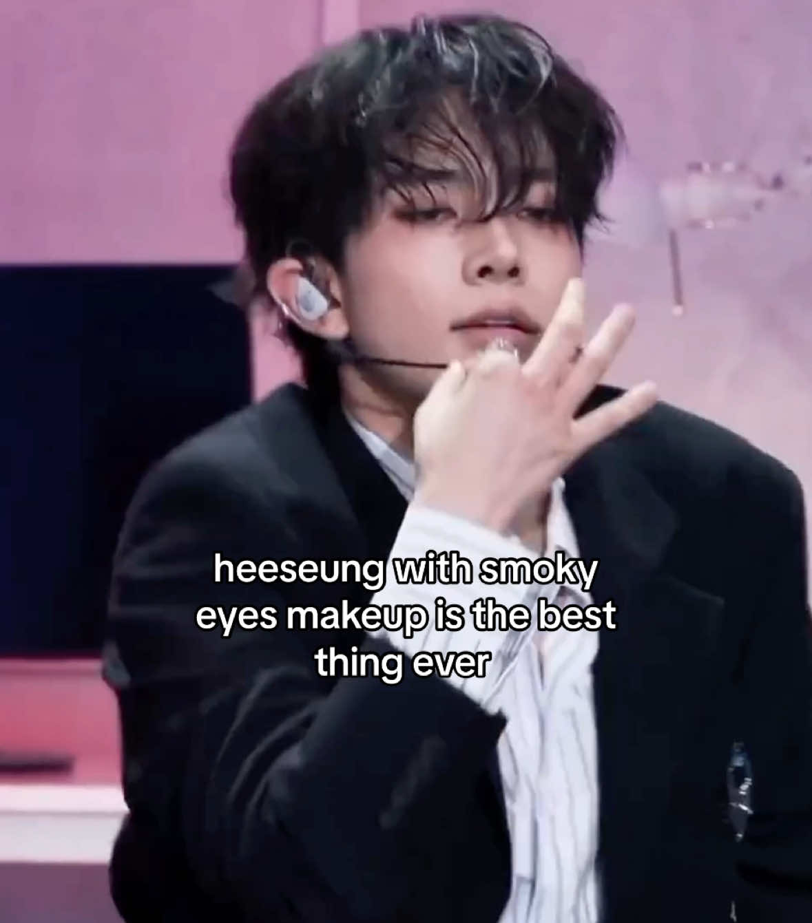 it’s so goood on him #heeseung #enhypen #kpop #foryou #heeseungenhypen #kpopfyp #viral #leeheeseung 