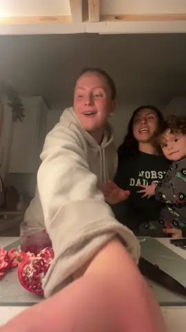 I love me a good pomegranate though ♥️ #fyp #pomogranate #relatable #MomsofTikTok #youngmomsoftiktok #xyzabc 