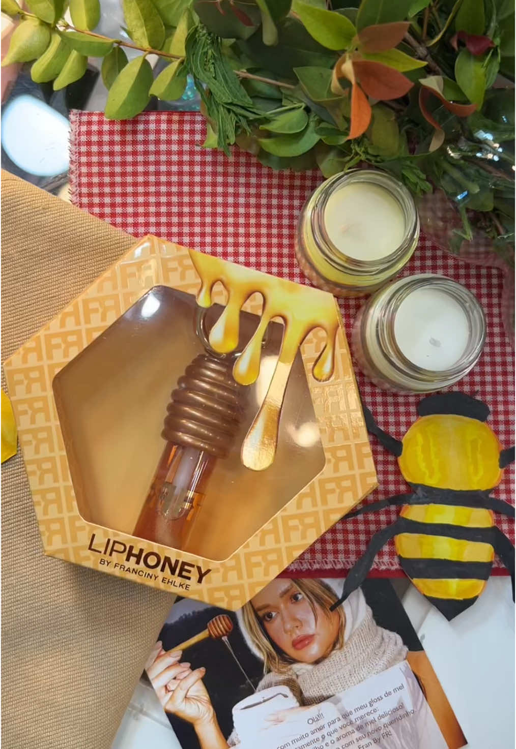 Gloss de mel 🐝✨🍯 @FRAN BY FR @Franciny Ehlke  . . #liphoney #gloss #glossylips #francinyehlke #francinyehlkemaquiagem #maquiagem #makeup 