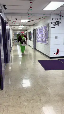 The grinch causing chaos the last few days of school  #elementaryschool #elementaryteacher #teachersontiktok #spiritweek🔥 #teachersoftiktok #teacherlife #grinchmas #grinch #christmas 