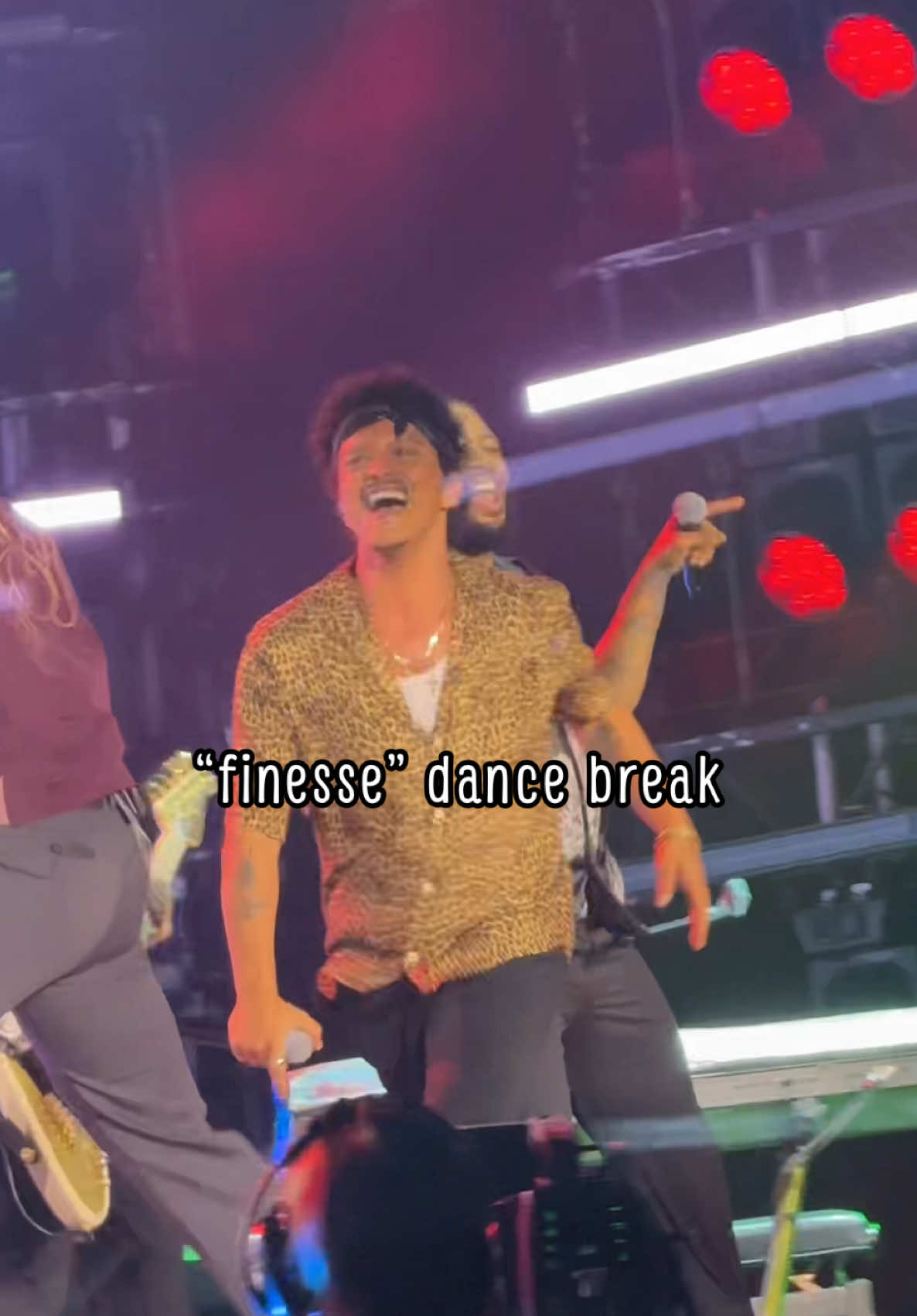 finesse dance 🕺#brunomars #brunomarsbrasil #brunomarsconcert #fyyyyyyyyyyyyyyyy #bruninho 😍