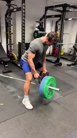 𝗡𝗘𝗪: QUE HOMEM! 🔥 — Novo vídeo de Jamie Dornan treinando, compartilhado no Instagram pelo seu personal trainer, Mel Deane. “jamiedornan ganhando músculos… #treino #pesos #academia #lenda #novo #papel precisa melhorar na dança ao som de #clubtropicana.” escreveu ele na postagem.  EN • WHAT A MAN! 🔥 — New video of Jamie Dornan training, shared on Instagram by his personal trainer, Mel Deane. “jamiedornan putting on the muscle… #training #weights #gym #legend #new #role needs to work on his dancing to #clubtropicana,” he wrote in the post. (Video/Source: @meldeane)  … #jamiedornan #actor #irish #gym #explore #beauty #art #Love 