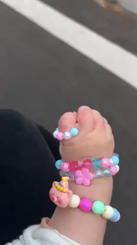 Đeo sương sương thôi, đeo nhiều nó ố zề 🤣 #viabexinhyeu #babycutevideos #nhaviabeyeu #nhavia2vach 