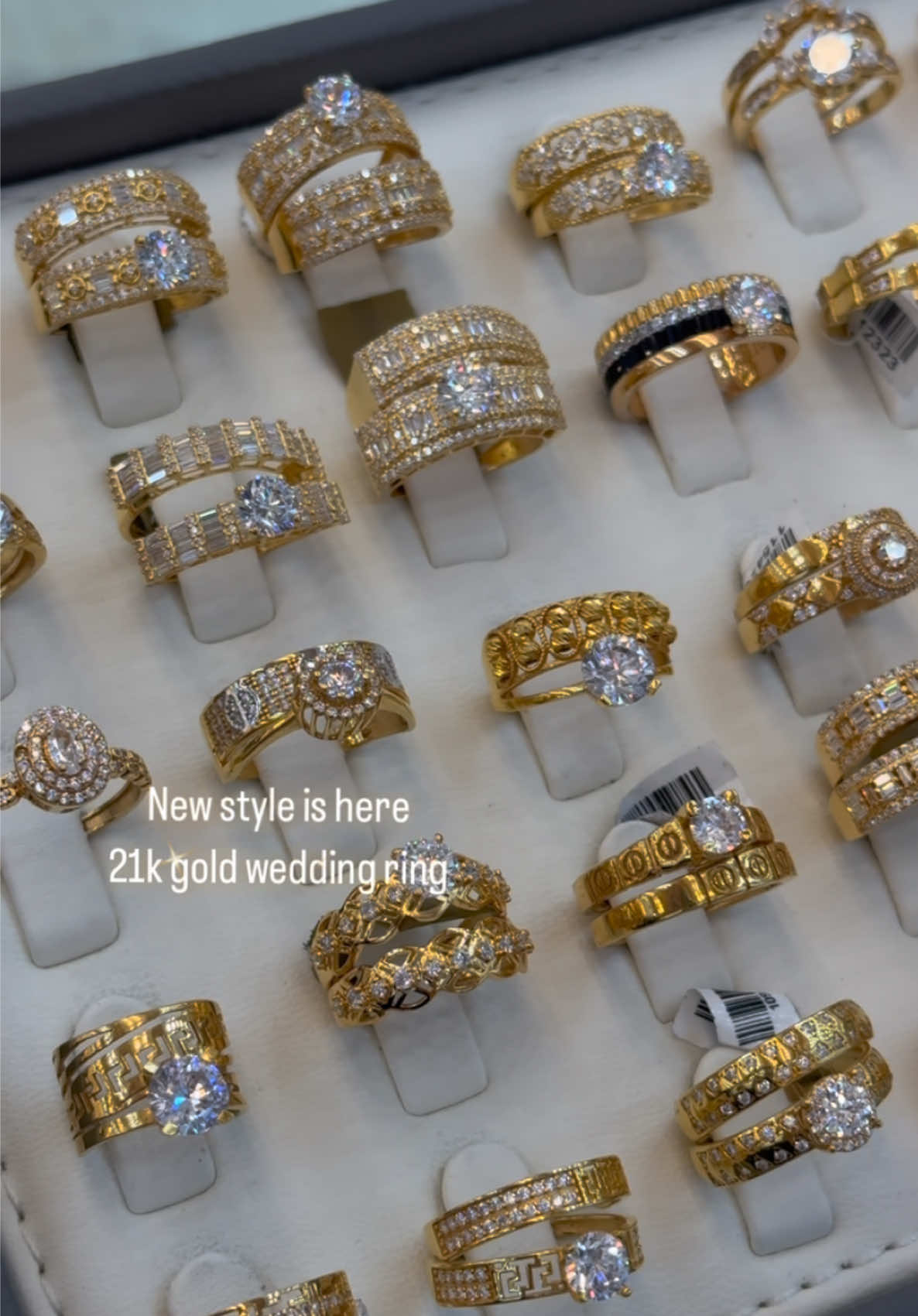 Delivery to all states!! Dont miss out 😍 #gold #21kgold #yemen #yemeni #arab #arabic #arabgold #fyp #fyppage #viral #nyc #newyork #brooklyn #bayridge #yemen #yemeni #aden #sana #saudiarabia #dubai #turkey #viralvideos #fyppppppppppp 