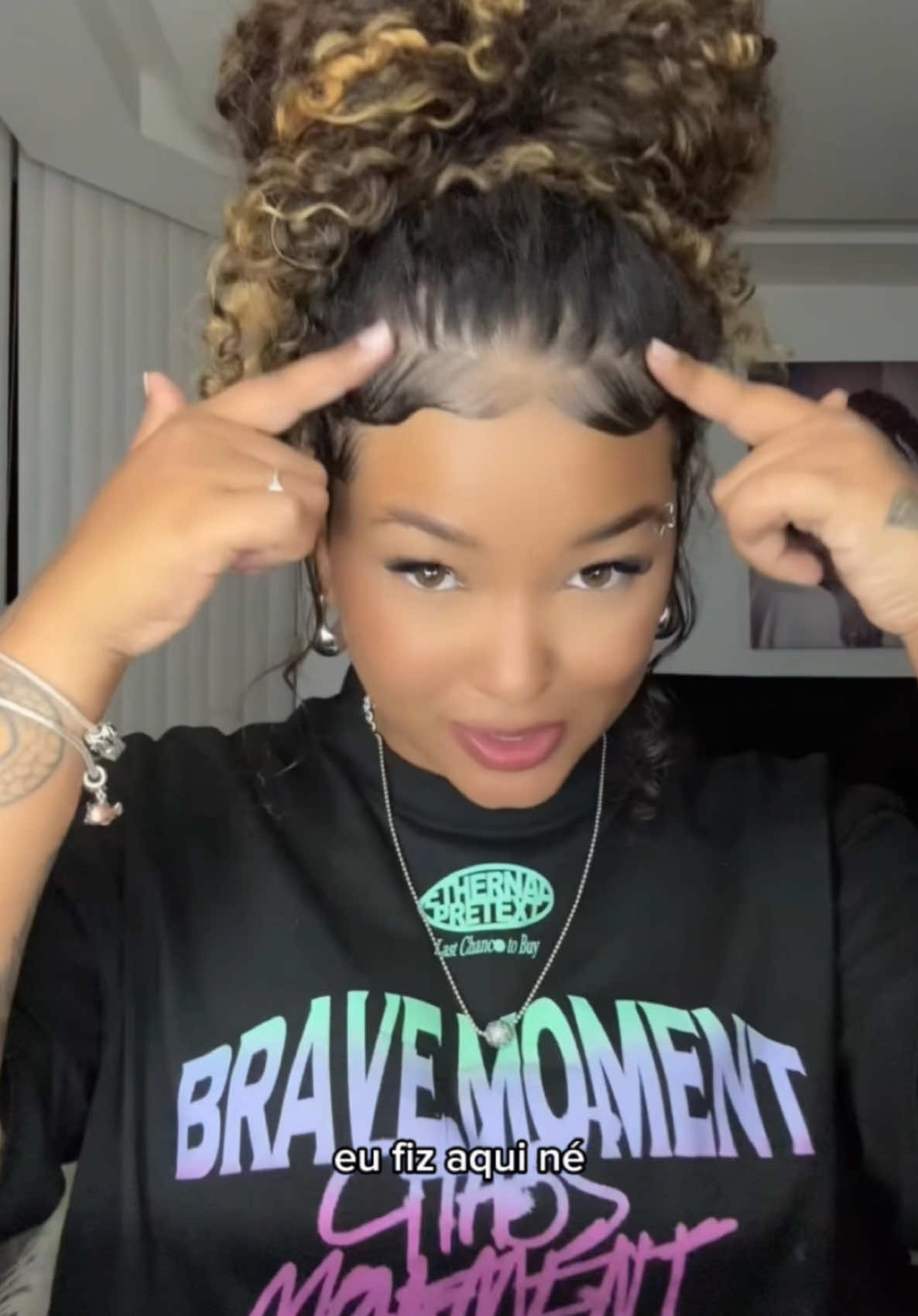 ✨ Transforme seu dia em segundos com  #MagicRetouch de @L’Oréal Paris  Com apenas algumas borrifadas, ele cobre as raízes instantaneamente, garantindo uma aparência natural e impecável até a próxima lavagem. Prático, rápido e perfeito para manter o visual sempre em dia!  Quem mais ama soluções fáceis assim?  *Publi #LorealParis