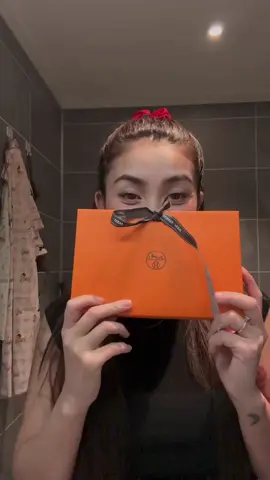 Hermes lipstick- 73 Rouge Nappa နှုတ်ခမ်းနီ unboxing / burmese 🫶🏼#myanmartiktok #မြန်မာ #burmesegirl #hermes #yangon ဝယ်ထားတဲ့နှုတ်ခမ်းနီလေးရောက်ပြီလို့🫶🏼