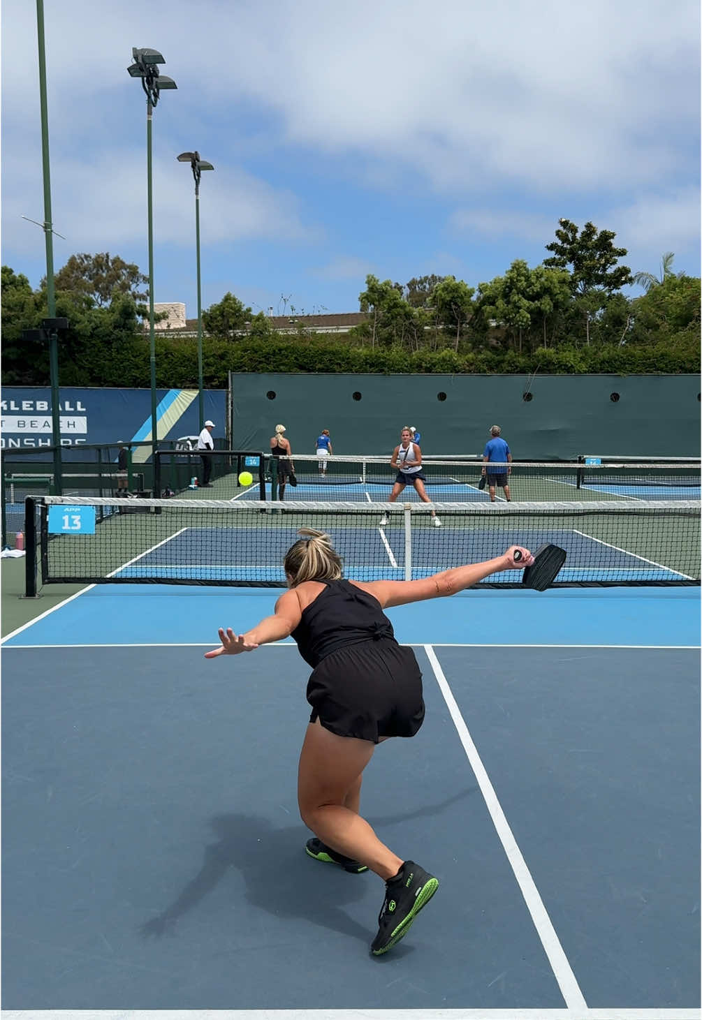 Can’t decide which is more difficult, winning a point against Judit Castillo or playing like her 😅 . . . . . #thepickleballclinic #pickleballers #pickleballislife #pickleball #pickleballaddict #sportshighlights #pickleballhighlights #highlights 