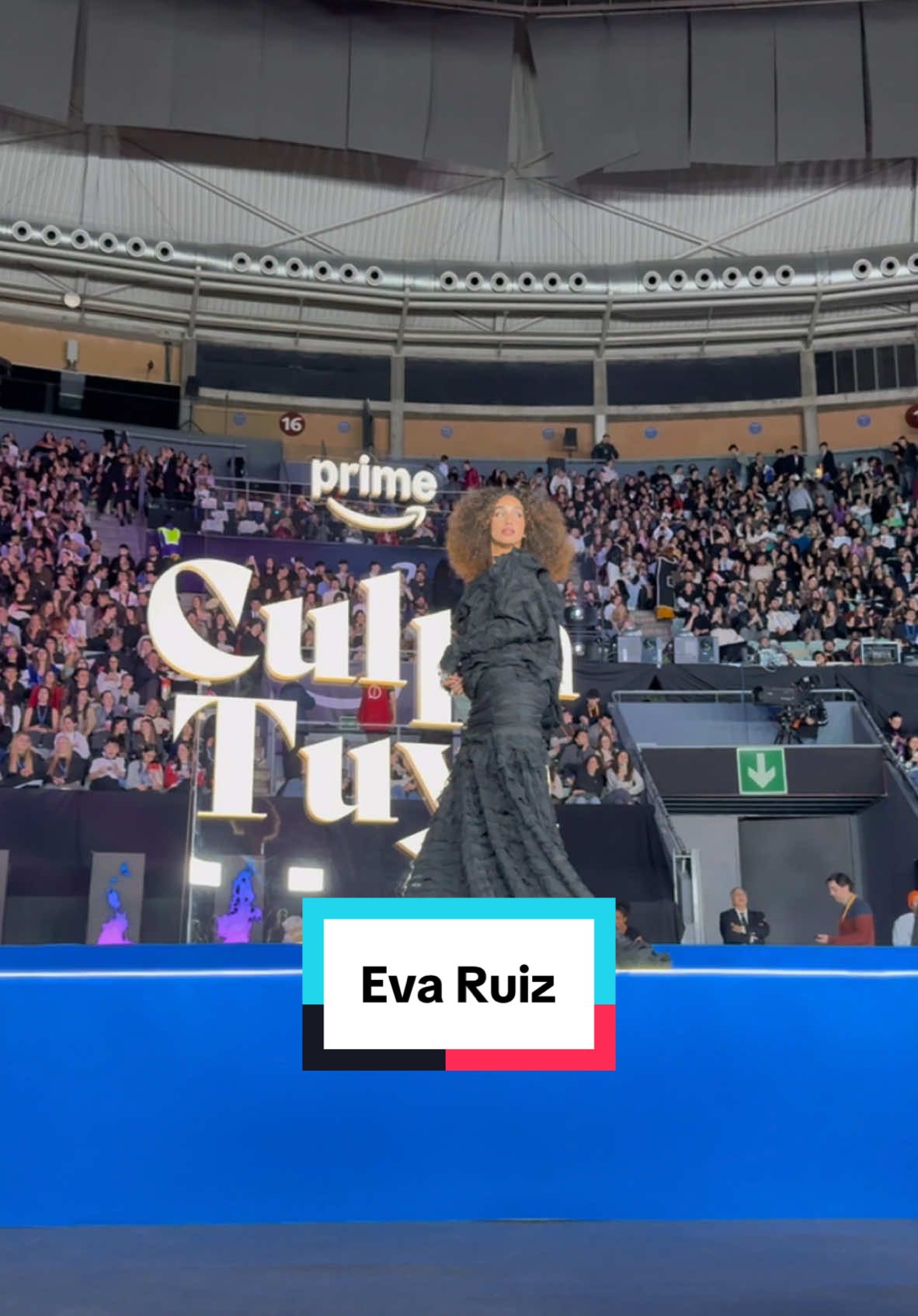 Eva Ruiz en la alfombra azul de #culpatuya #culpamia #culpanuestra #primevideo #cine #pelicula #cineespañol #libros #peliculaespañola #madrid #alfombraroja #redcarpet  #CineEnTikTok #QueVer #evaruizculpamia #evaruizedit 