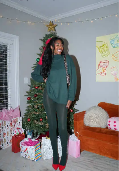 it’s giving a girl’s Christmas 🎄🥂 