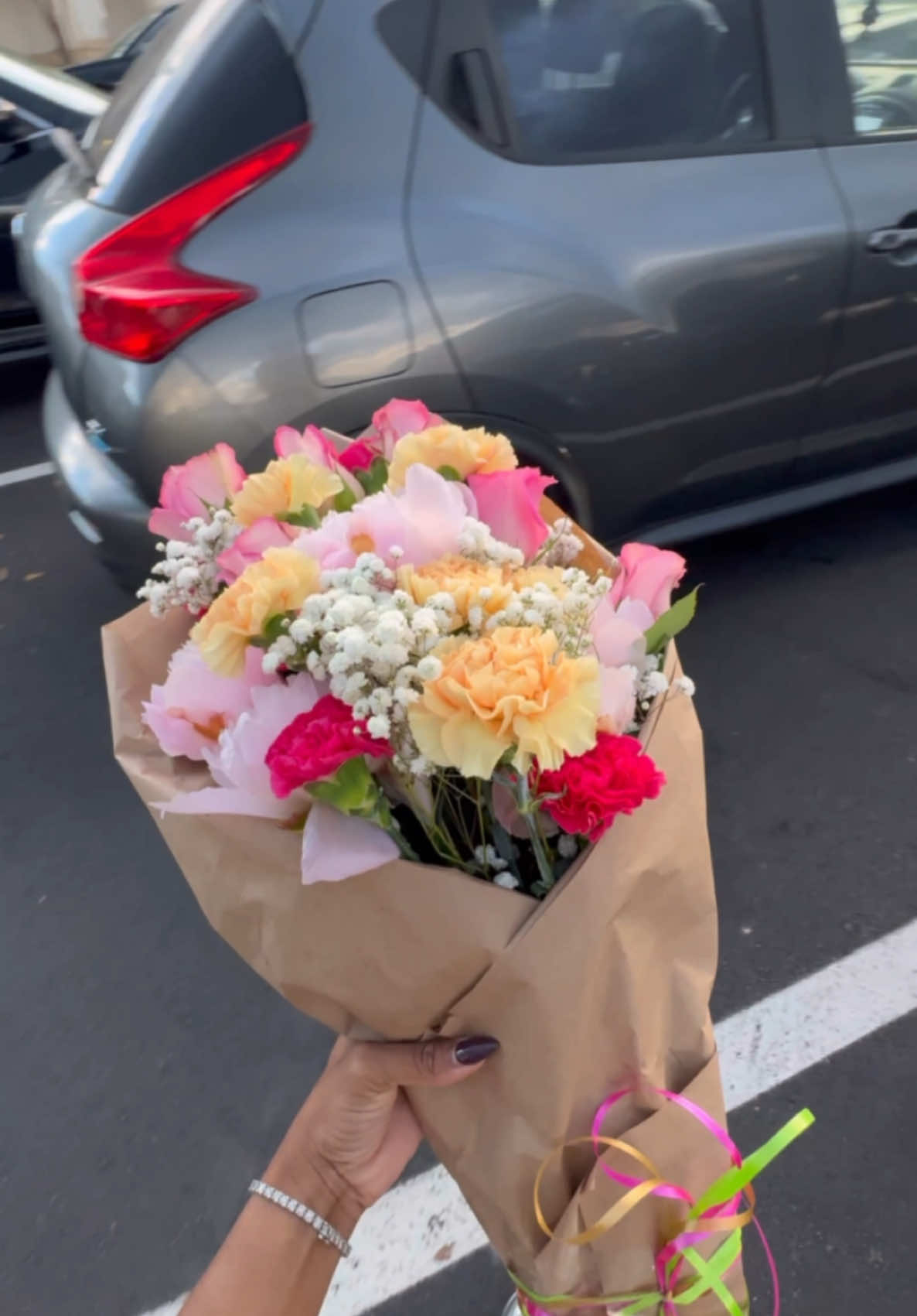 so lucky I get to be the one to buy her flowers forever <3 #fyp #foryoupage #wife #Vlog #xyzbca #foryou #flowers 