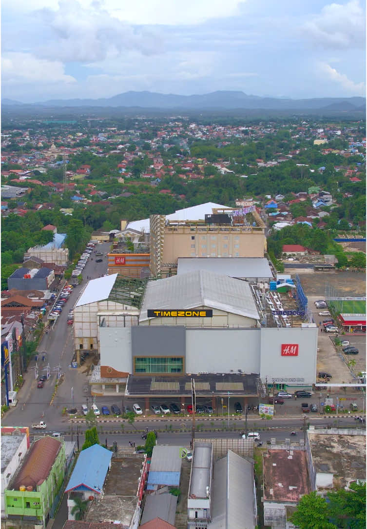 Ada yang sering ke Qmall? . . . 📍Qmall, Kota Banjarbaru . . . 🎥Dji Air 2S . . . #xyzbca#fyp#kalsel#rame#drone#kalseltoday#indonesia#bungas#dronevideo#fypp 