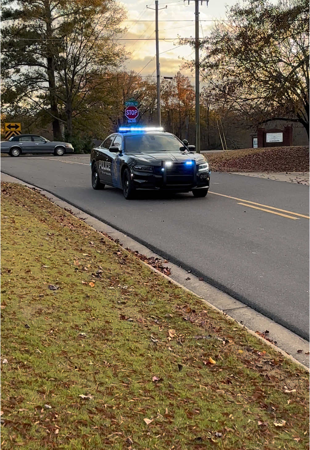 Flying🚔💨 || #police #thinblueline #dodge #alabama #charger #tuscaloosapolicedepartment #tuscaloosa #dodgecharger #gogetembrothers #jobtown🚒🔥 