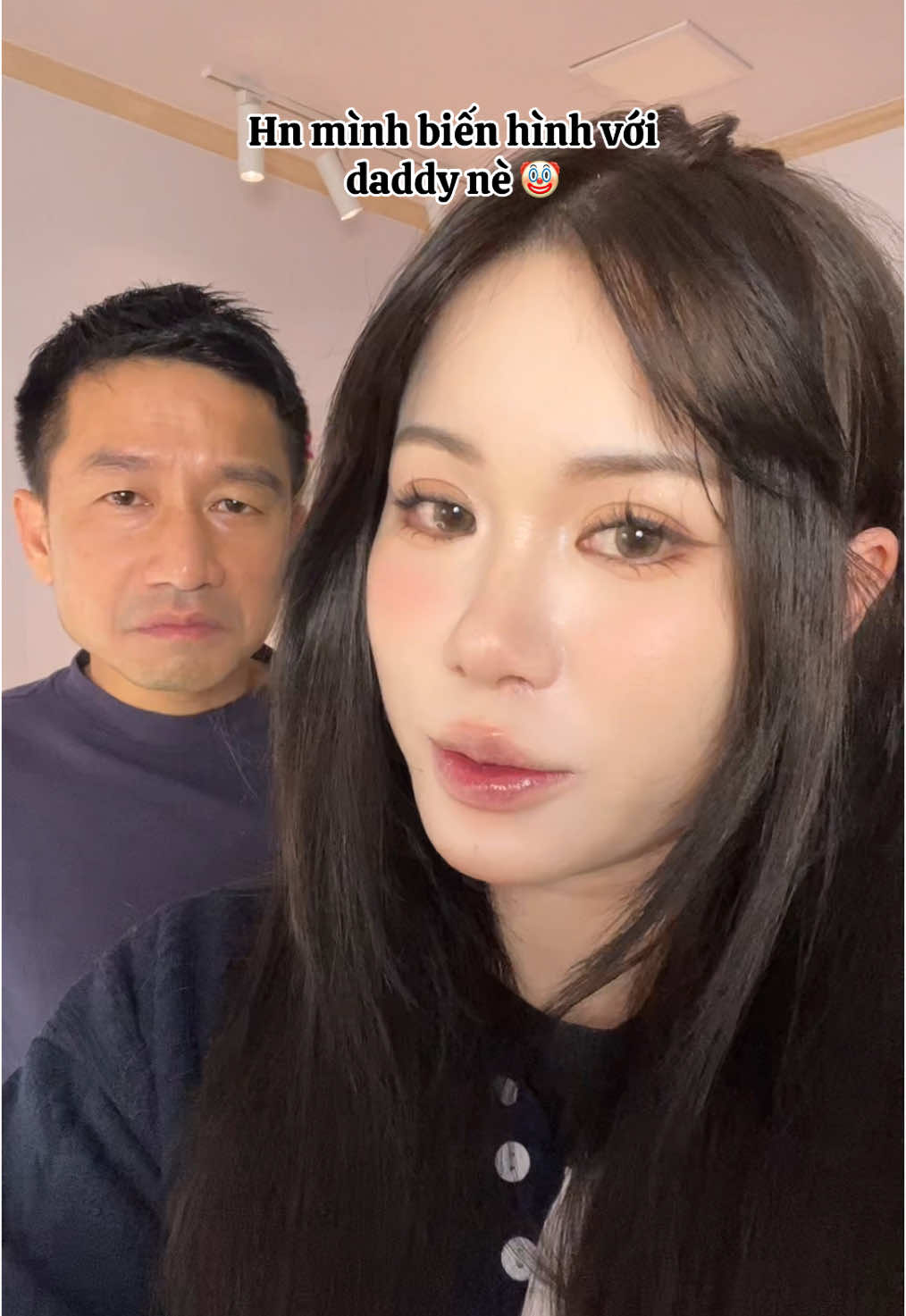 Top câu hỏi thường gặp:  đoạn đầu là mẹ, đoạn sau là bố c phải ko? 😂 @Thanh xẩm @Lâm Hâm  #dangquynhlam #bienhinh #tralaithanhxuanchoem #trendbienhinh #nhacbienhinh #makeuptransformation 