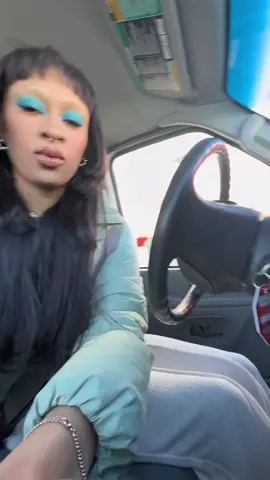 HOW CAN A REGULAR CIVILIAN JUST DRIVE A TRUCK WITH NO CDL??? #fyp 