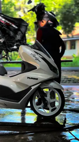 Hallo guys lama tak jumpa kawan kawanku 😃#fyppppppppppppppppppppppp #fypage #foryoupage #viralvideo #viralid #titokers😍 #fyp #tiktokviral #tiktokers💥revolution #pcx160ล้อ17แต่งสวย #pcxindonesia #pcxmodifikasi #pcx160 