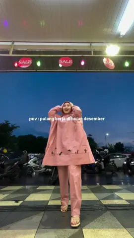 wkwk dulu gamau pake jas ujan krn jelek liatnya, tapi skrg sukaa poll🤭