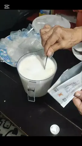 ¿Quieres un yogurt más sano y sabroso? ¡Aprende a hacerlo en casa! Yogurt artesanal, perfecto para toda la familia. ¡Sin conservantes ni aditivos! . . . . . #yogurtlover   #ccs #saborvenezolano   #recetafacil   #desayunosano   #meriendasana   #fyp  #yogurtartesanal  #yogurtcasero #saludable #yogurthelado #saludable #ricoysano     #yogurtvenezolano  #hechoenvenezuela