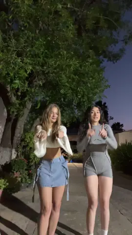 throwback 🤪@Genesis Arevalo  #gataonly #bailestiktok #coreografia #trenddetiktok #amigas #bailecito #tiktokdance 