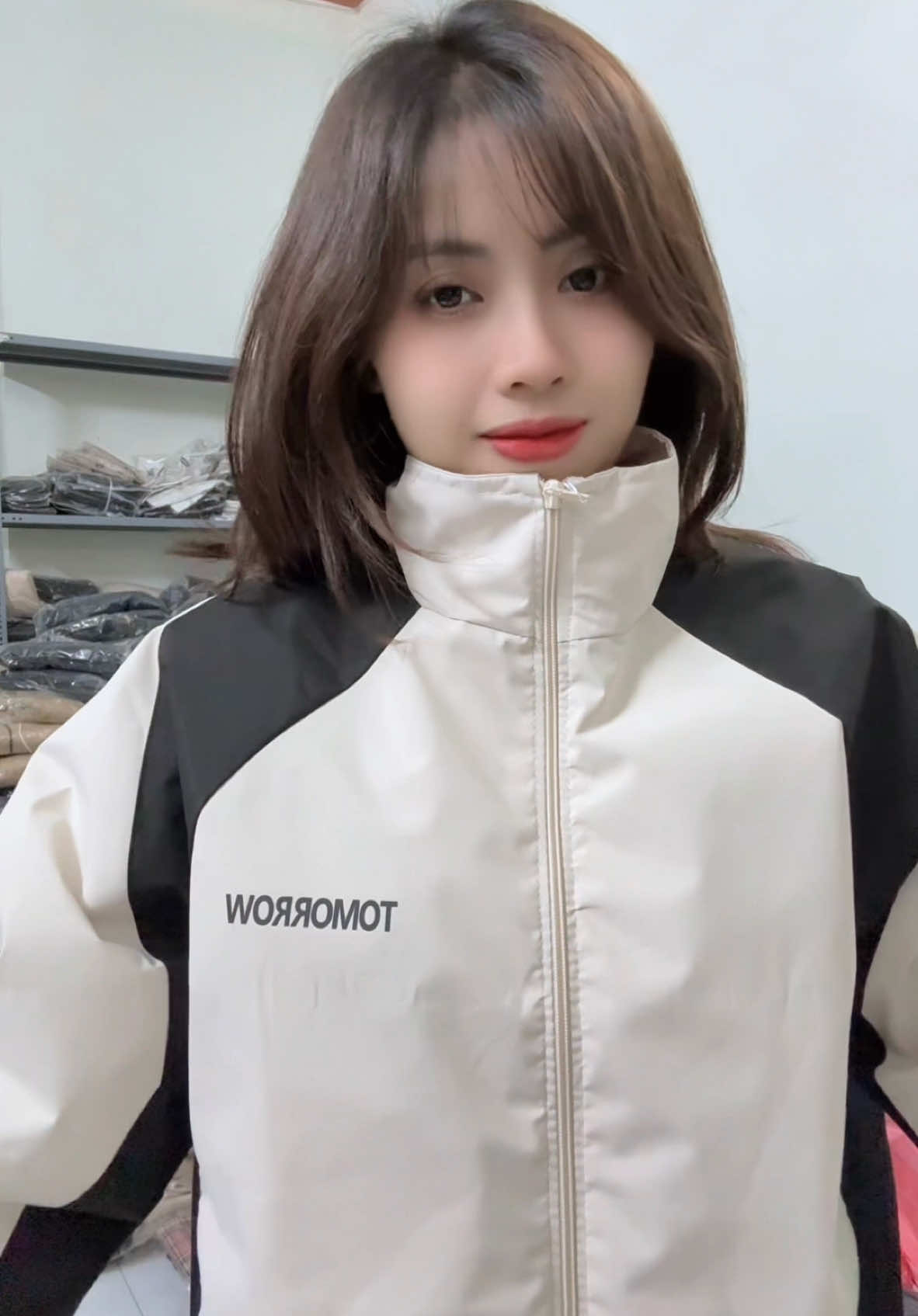 Áo khoác gió phối màu nam nữ#thoitrang #aokhoacgionamnu #aogio #trending #xuhuong #tiktok #viralvideo #viral 