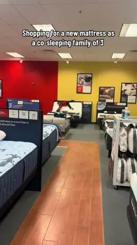 The girl working was so helpful she said we were her first costumers of the day 🤣.( they were about to close in a hour ) lol 