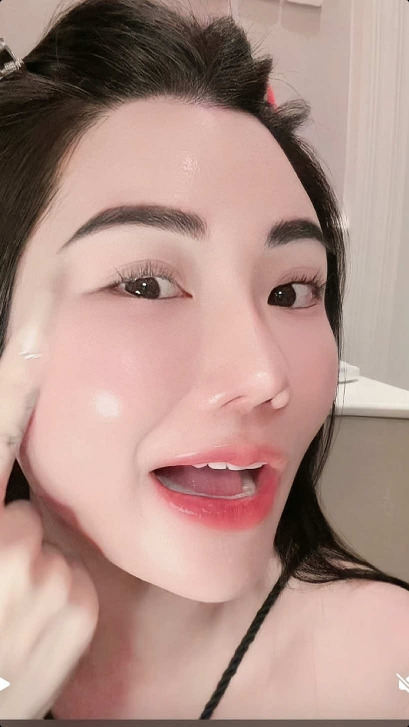 Trả lời @trí văn sạm dưỡng trắng dùng ok tăng sắc tố điểm em dùng luôn nhé . 