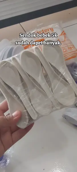 Sendoknya isi super banyak murah meriah buat yang suka jual seblak boleh banget#sendokplastik #sendokbebek #sendokwarna #sendokmurah #sendokseblakk 